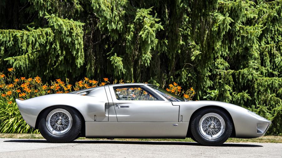  Ford GT40 Road Version (P/1028) 1966 года  (фото 3 из 11)